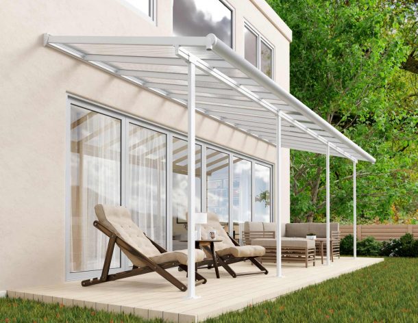 White Sierra patio cover, 2.2m x 6.7m, featuring an aluminum frame and clear polycarbonate panels for reliable shade and weather protection