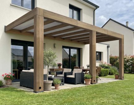 Pergola Helsinki en bois de cèdre 3 x 5.35 - Panneaux Solar Control